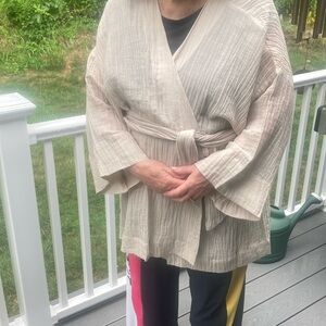 Beige ay.THE LABEL wrap top